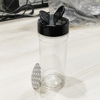 Prêt à expédier 154 pack ensemble de récipients à épices en plastique 8oz 240ml bocaux transparents avec bouchons shaker pour emballage de sel de poivre
