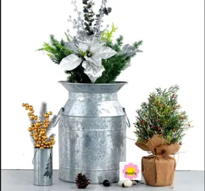 ホームガーデンは英国のガーデン製品に装飾的な亜鉛メッキ金属錫ミルクチャーンフラワー花瓶ヴィンテージスタイルを使用しました