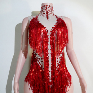 Combinaison de danse latine rouge rubis en spandex/polyester avec franges de strass lourds pour performance de scène de carnaval de Samba - Product Image 5