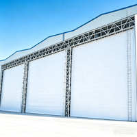 Porte de hangar en tissu robuste avec système de levage vertical pliable pour les installations de stockage et d'entretien d'avions