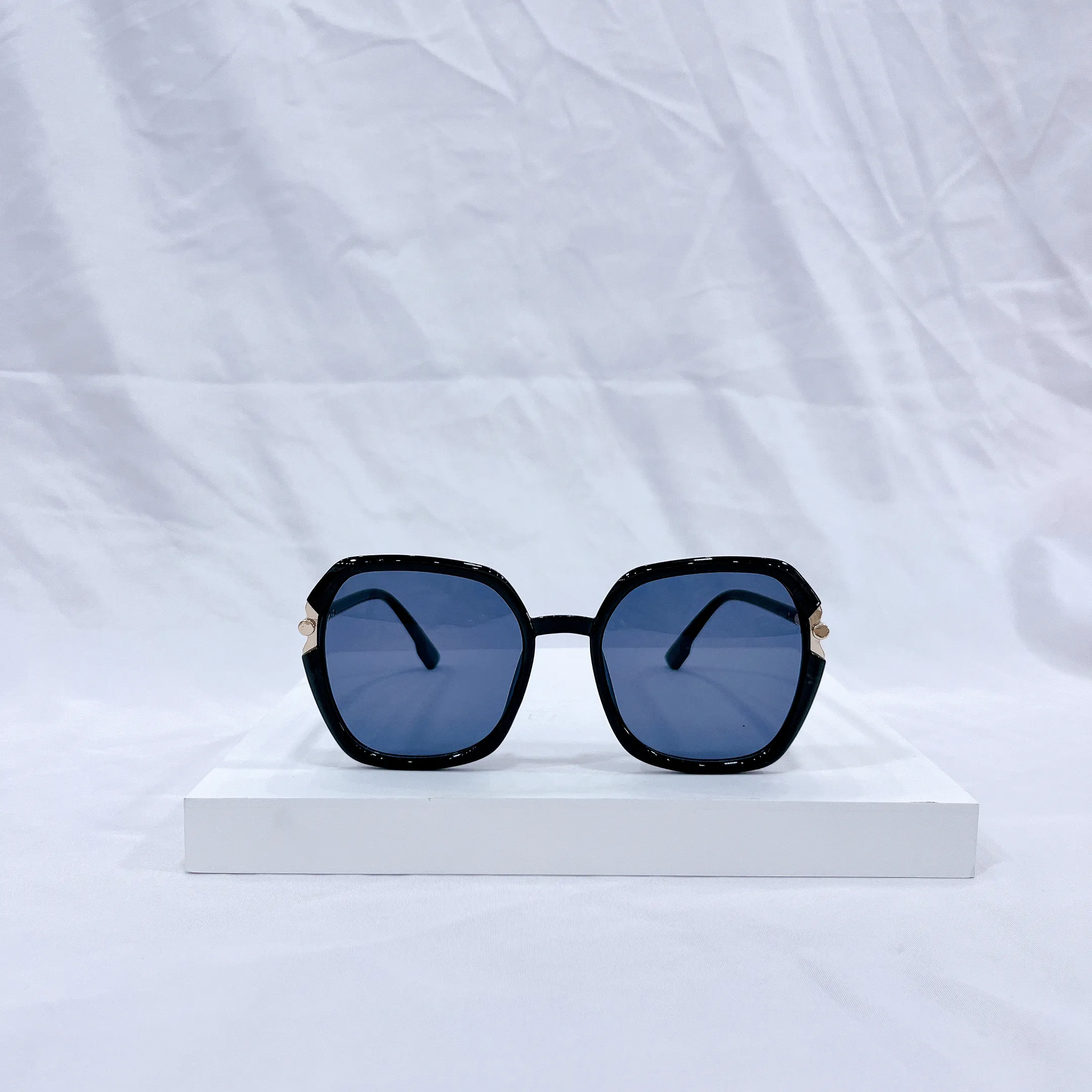 Toptan bayanlar moda pembe kare büyük çerçeve UV400 açık güneş gözlüğü kişilik aşınma jöle güneş gözlüğü