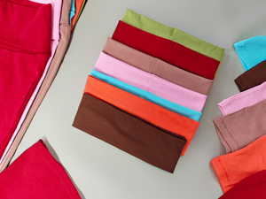 Ensemble 2 pièces <span class=keywords><strong>d</strong></span>écontracté et élégant pour femme, collection été 2026 : haut moulant à manches courtes et pantalon évasé, <span class=keywords><strong>tenue</strong></span> confortable avec bandeau - Product Image 3