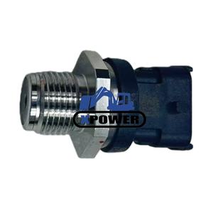 Sensor de Riel de Alta Presión de Combustible 0281002707 21407309 55576178 504247741 para 1.3 1.9 2.0 2.4 D JTD JTDM para Excavadora PC200-8 - Product Image 1