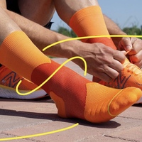 Chaussettes de sport en nylon OEM d'usine, design personnalisé avec logo, chaussettes de compression pour la course, le tennis, la randonnée, le cyclisme, respirantes, chaussettes mi-mollet