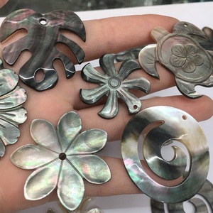 Cuentas <span class=keywords><strong>de</strong></span> Perlas <span class=keywords><strong>de</strong></span> Concha <span class=keywords><strong>de</strong></span> <span class=keywords><strong>Ostra</strong></span> Natural Talladas en Hueco con Labios Negros, Colgantes <span class=keywords><strong>de</strong></span> Hoja <span class=keywords><strong>de</strong></span> Monstera y Tortuga, Adornos <span class=keywords><strong>de</strong></span> Concha Negra, Cuentas <span class=keywords><strong>de</strong></span> Hoja - Product Image 6