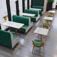Ensemble de meubles de restaurant de luxe moderne vert et or, table à manger en marbre, base en métal, revêtement en cuir PU, pour restaurants