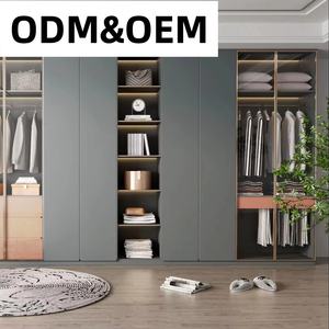 Armoire moderne de luxe personnalisable au design européen, portable, <span class=keywords><strong>porte</strong></span> <span class=keywords><strong>pliante</strong></span> en verre, armoire en MDF réglable pour la maison, le salon - Product Image 1