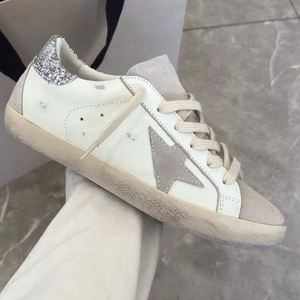 Zapatos Deportivos para Correr/Andar de Cuero Genuino de Alta Calidad con Amortiguación, Suelas de Goma Antideslizantes, Diseño Robusto para Todas las Estaciones - Product Image 1