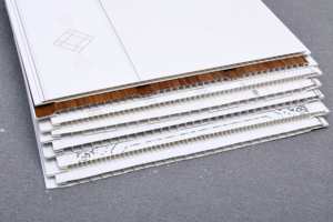 Panneaux muraux et <span class=keywords><strong>de</strong></span> <span class=keywords><strong>plafond</strong></span> en PVC économiques, ignifuges et imperméables avec grille <span class=keywords><strong>de</strong></span> <span class=keywords><strong>plafond</strong></span> pour hôtels, hôpitaux, centres commerciaux et usage extérieur - Product Image 3