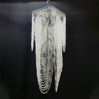 Lustre suspendu en acrylique irisé de luxe avec perles pour la décoration de plafond de salle de mariage, d'hôtel ou d'événement