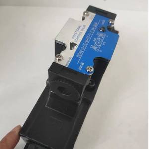 Vannes hydrauliques DG4V-3-0A-M-U7-H-7-54 DG4V-5-6C-M-PL-T-6-50 DG4V-3-0AL-M-P7-T-7-54 Solénoïde hydraulique - Product Image 3