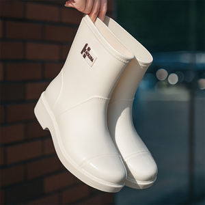 Venta al por mayor de Botas de lluvia al aire libre de moda las mujeres utilizan ampliamente antideslizante impermeable botas de agua de media pantorrilla - Product Image 5