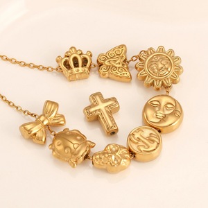 Nouvelles perles en acier inoxydable de haute qualité pour la fabrication de bijoux, vente en gros, perles délicates en forme de soleil, papillon, couronne, croix, perles à petit trou, breloques - Product Image 1