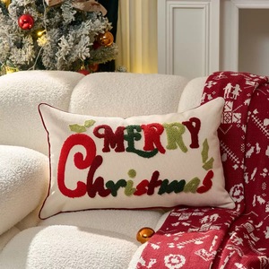 Ensemble de housses brodées de Noël en coton et lin, motifs Bonhomme de pain d'épices et flocons de neige, pour la décoration intérieure et comme cadeau de fêtes - Product Image 3