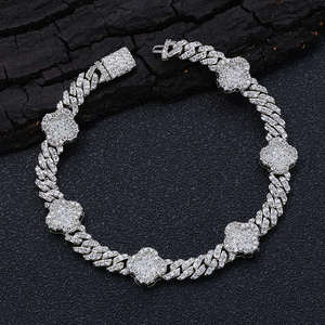 Pulsera de Diamantes Plateada de Diseño de Lujo para Hombre, Alta Demanda, Joyería para Uso Casual, Oficina, Fiestas Nocturnas, Disponible en Oferta - Product Image 2