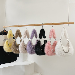 2024 otoño e invierno nuevo bolso peludo diseño de nicho Imitación Piel de zorro bolso para axilas Cadena de perlas bolso de un solo hombro - Product Image 1