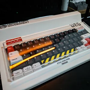 Fábrica direta de material acrílico regular 60-64 chaves caso protetor impermeável anti-pisar teclado capa de poeira