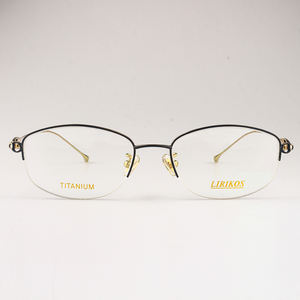 Vente en gros de montures de lunettes de protection universelles légères en titane de qualité supérieure à la mode et à la mode lunettes de luxe - Product Image 5