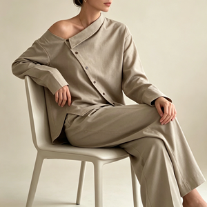 Completo Donna Urban-Casual con Top Asimmetrico Abbottonato e Pantaloni a Gamba Larga, Tonalità Personalizzata, Abbigliamento Estivo Donna 2026 - Product Image 1