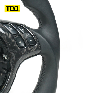 Volant en cuir suédé italien personnalisé TDD, en fibre de carbone forgée, compatible avec BMW E46 M3 M5 E46 E39 X5 E53 Z3 E36 - Product Image 5