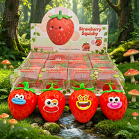Balle Squishy en Forme de Fraise, Peluche Douce à Presser, Jouet Anti-Stress à Rebond Lent, Jouet Sensoriel Portable pour la Décompression et la Relaxation