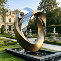 Sculpture abstraite en métal patiné bronze, art moderne d'anneaux entrelacés, grande statue de jardin extérieure