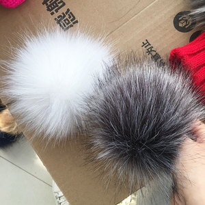 Vendita calda della fabbrica all'ingrosso pelosa palla di pelliccia sintetica con fibbia cappello superiore decorazione pompon imitazione pelliccia di procione <span class=keywords><strong>volpe</strong></span> - Product Image 2