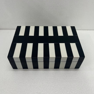 Caja de Resina, Esculturas Contemporáneas Hechas a Mano y Pintadas a Mano, Estatua de Gesto de Forma Irregular, Adornos de Resina con Pose de Amor y Paz - Product Image 1