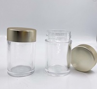 Sérum éclaircissant pour le visage de nuit ELIZABETH ARDEN en flacon à capsules avec bouchon à vis en plastique