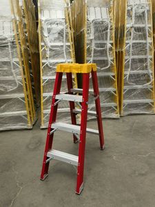 <span class=keywords><strong>Escalera</strong></span> de Seguridad Extensible de <span class=keywords><strong>Dos</strong></span> Secciones de Fibra de Vidrio Roja de Alta Visibilidad de 9 Peldaños - Product Image 2