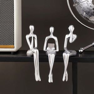 Elegante Estatua de Resina - Decoración Moderna para el Hogar para Amantes del Arte - Product Image 3