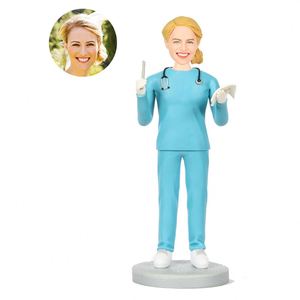 Statuette personnalisée en pâte polymère style Q, figurine bobblehead faite à la main, cadeau souvenir Saint-Valentin pour médecin - Product Image 1