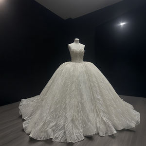 Vestido de Novia Moderno y Elegante NT81, Sin Espalda, Color Marfil, con Encaje Floral, Cuentas de Cristal y Mangas Largas Abullonadas - Product Image 2