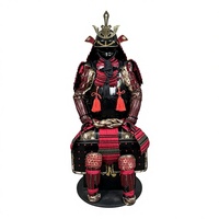 Japanischer Rot-Schwarzer Geflochtener Seil-Metall-Samurai-Rüstungsständer für Kinder und Männer, Film-/TV-Requisiten