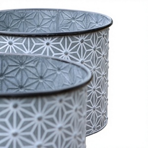 Jardinières rustiques en métal rondes pour l'extérieur, ensemble de deux pots gris, les meilleures jardinières en métal blanchies à la main, grandes jardinières en métal - Product Image 4