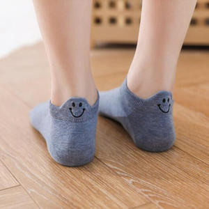 Chaussettes invisibles pour femmes, motif sourire mignon, tricotées, tendance, été, logo brodé, design caché - Product Image 3