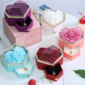 Caja de Joyería Mini Prismática en Forma de Corazón con Rosas Eternas Preservadas, Venta al por Mayor de Fábrica para Regalo del Día de la Madre - Product Image 3