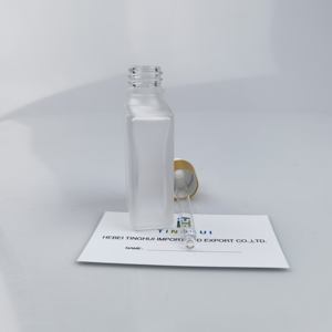 บรรจุภัณฑ์เครื่องสำอาง ขวดหยดเซรั่มบำรุงเส้นผม ขนาด 30 มล. 1 ออนซ์  ทรงสี่เหลี่ยม สีเหลืองอำพันใส พร้อมหลอดหยดและฝาปิด - Product Image 2