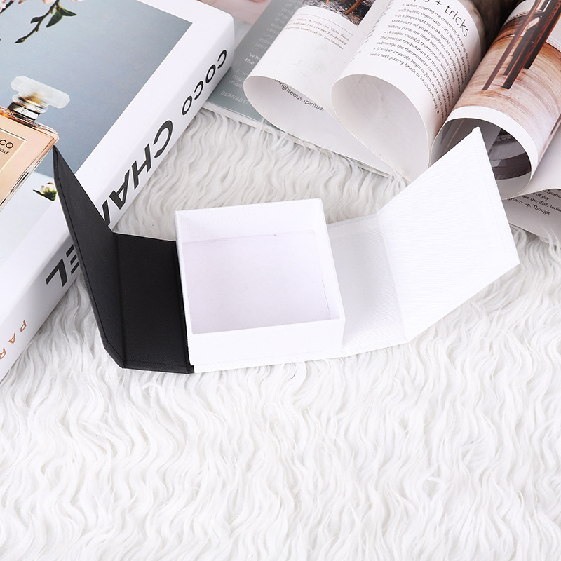 White Black 7.5*8.3*3cm