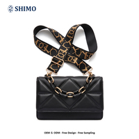 Tas Selempang Logo Kustom MOQ Kecil 50 Pcs Dompet Berlapis Berlian dengan Tali Gitar Lebar dan Rantai Selempang untuk Merek Online