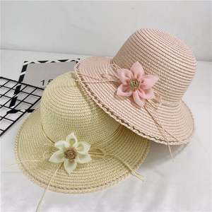 Venta al por mayor Sombrero de paja de flores de encaje Sombrero de playa de ala grande para mujer Sombrero de sol en stock - Product Image 1