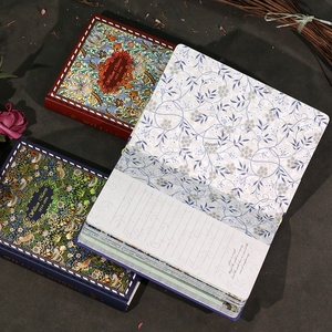 สมุดบันทึกปกแข็งเย็บด้ายสีวินเทจลาย Song of the Vine พร้อมปั๊มทอง บรรจุภัณฑ์พื้นฐานสำหรับเป็นของขวัญ - Product Image 4