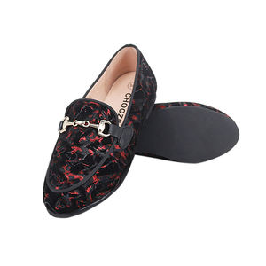 أحذية لوفر مخصصة بتصميم جديد وأنيق مطبوعة من الجلد المدبوغ للفتيات الصغيرات مع سلسلة للارتداء - Product Image 6