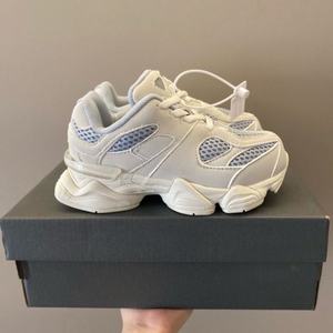 Chaussures pour enfants de qualité supérieure 9060 – <span class=keywords><strong>Baskets</strong></span> décontractées légères à lacets pour garçons et filles, idéales pour l'extérieur - Product Image 4
