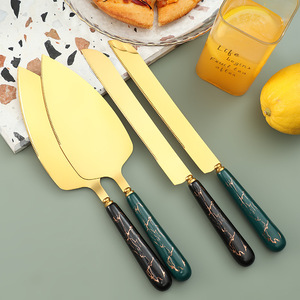 Set Regalo di Utensili da Cucina in Acciaio Inox con Manico in Ceramica: Paletta per Torte, Coltello per Burro, Pala per Pizza, Pala per Formaggio - Product Image 3