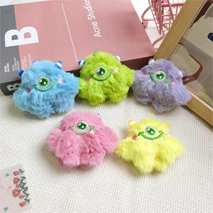 Venta al por mayor directa de fábrica: Llavero personalizable de PU/EVA/PVC, muñeco de peluche de monstruo pequeño, colgante para bolso para niñas y niños - Product Image 3