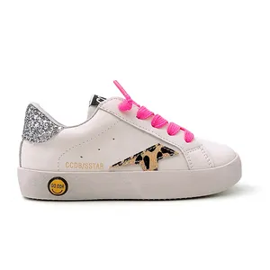 أحذية رياضية مخصصة للفتيات الصغيرات بالجملة أحذية رياضية غير رسمية للأطفال جلد النمر مصمم للأطفال الصغار والفتيان
