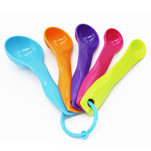 Juego de 5 cucharas medidoras de plástico coloridas para medir con precisión azúcar <span class=keywords><strong>y</strong></span> <span class=keywords><strong>harina</strong></span> en repostería - Product Image 2