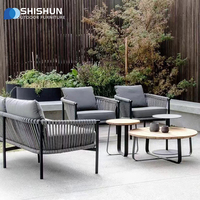 Ensemble de salle à manger d'extérieur moderne en corde tressée avec structure en alliage d'aluminium, résistant aux intempéries et durable pour jardin, salon, hôtel, complexe hôtelier