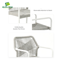 Chaise de salle à manger d'extérieur empilable moderne avec structure en aluminium et fauteuil en rotin PE pour jardin, hôtel, café, restaurant